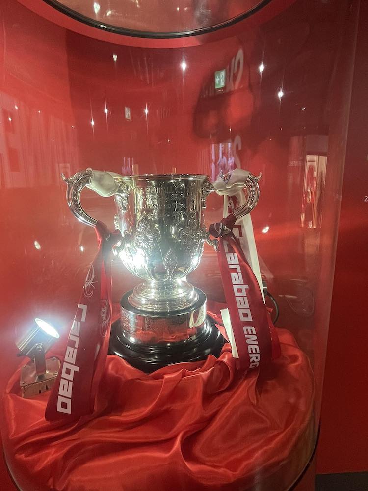 EFL Cup Quarter-Final matches are this week. Arsenal and Manchester City are the betting favorites to win the tournament, and they play Crystal Palace and Brentford, respectively. 